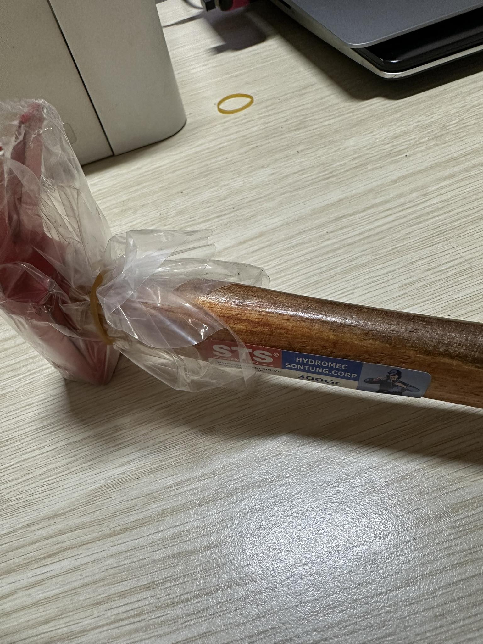 Búa đóng đinh cán gỗ