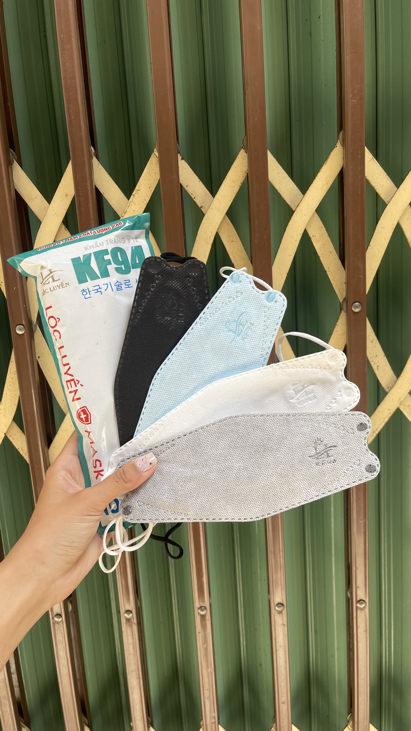 100 chiếc KF94 Lộc Luyến hàng dầy dặn 4 lớp không mùi không xù