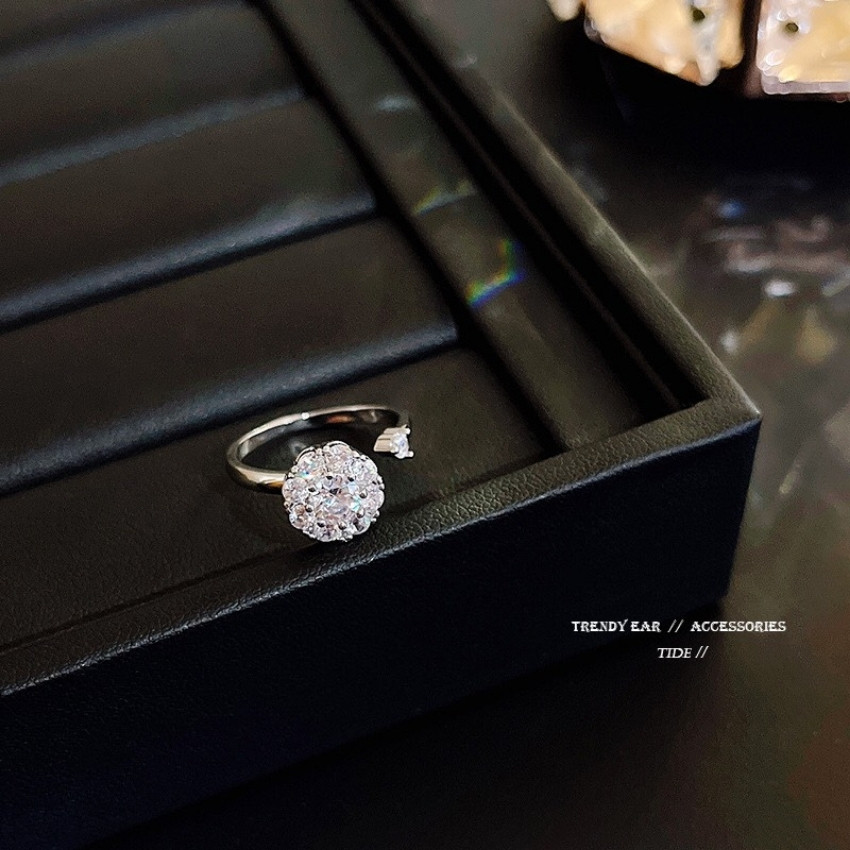 Bộ trang sức nữ ILOYO IJ027, chất liệu titan, nguyên set 3 món: vòng cổ, khuyên tai, nhẫn, mặt xoay đính đá Zircon cao cấp, thời trang hàn quốc.