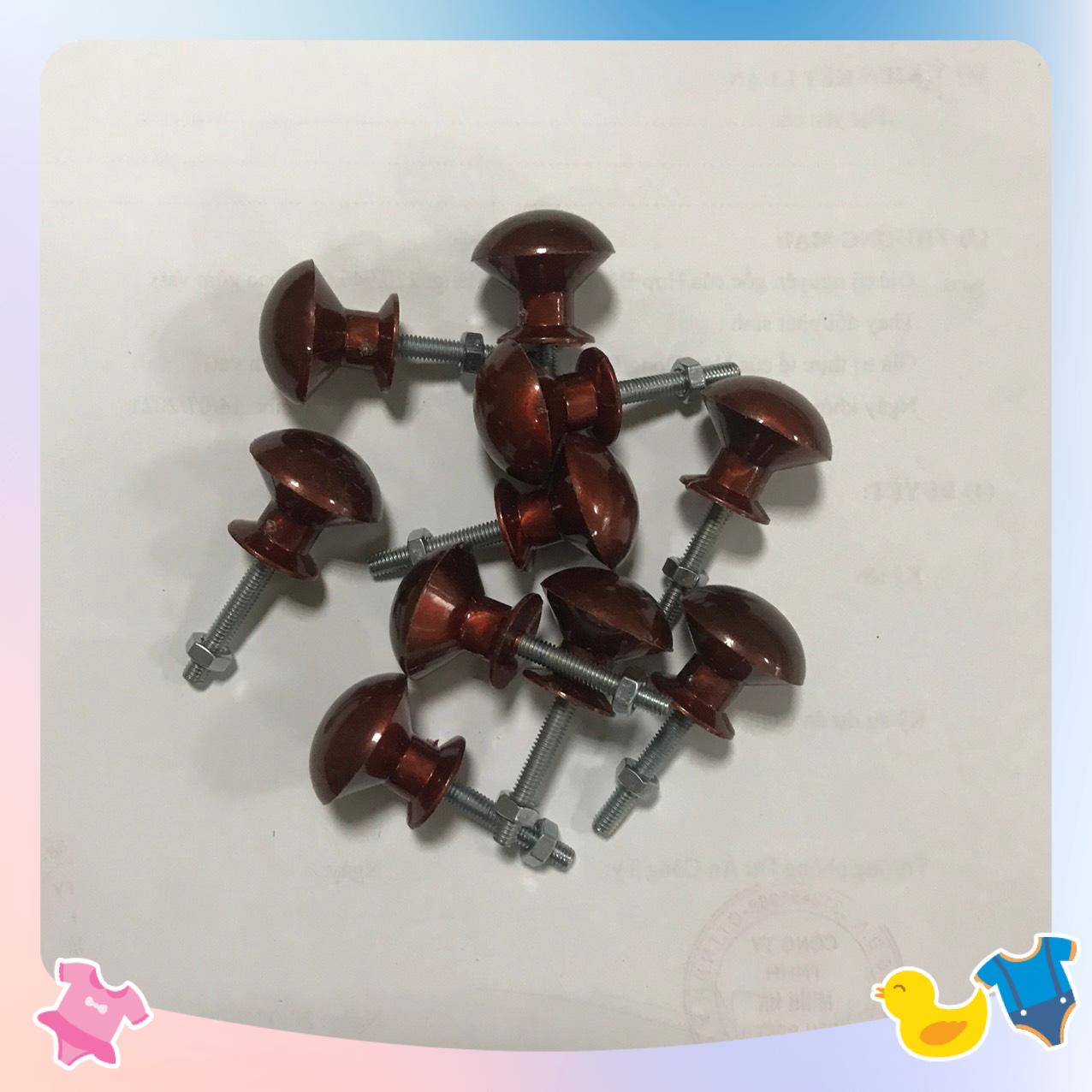 Tay nắm cửa tủ, tay nắm cửa tủ bếp, bằng nhựa giả gỗ.