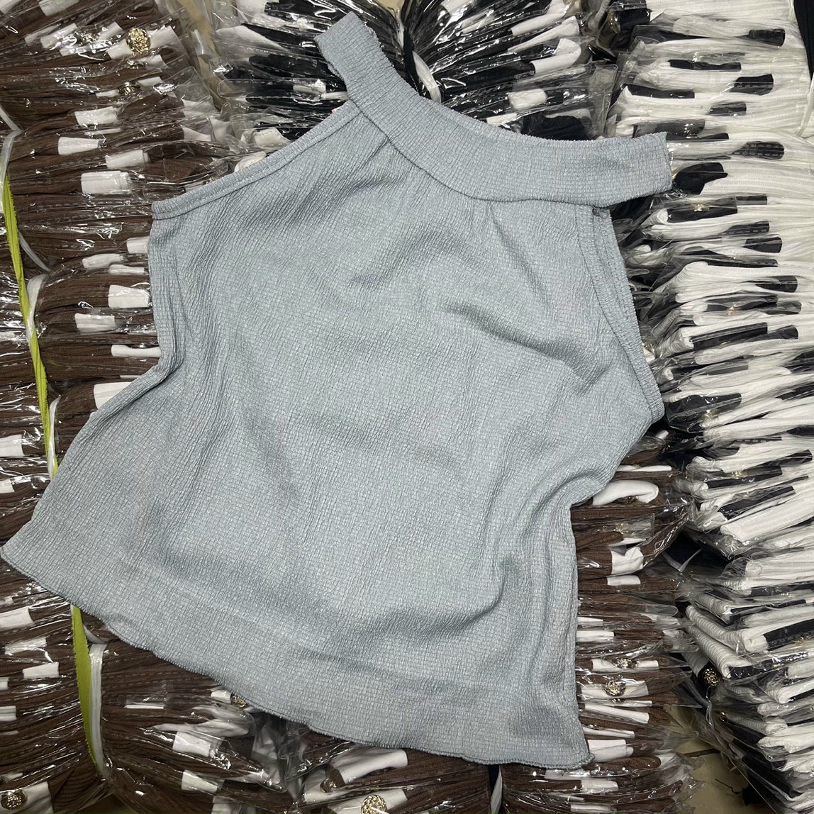 ÁO croptop kiểu cổ yếm ôm chất vải xốp