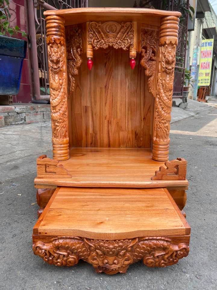 Bàn thờ thần tài gỗ Xoan, có cột, mân kéo dày