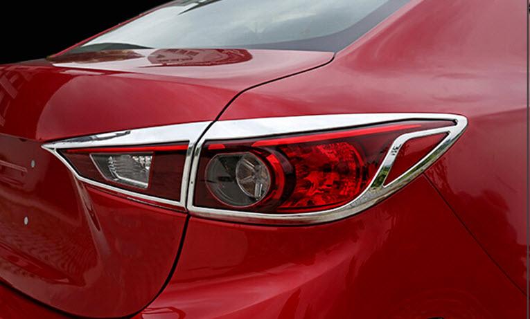 Ốp trang trí đèn hậu mazda 3 2015-2018