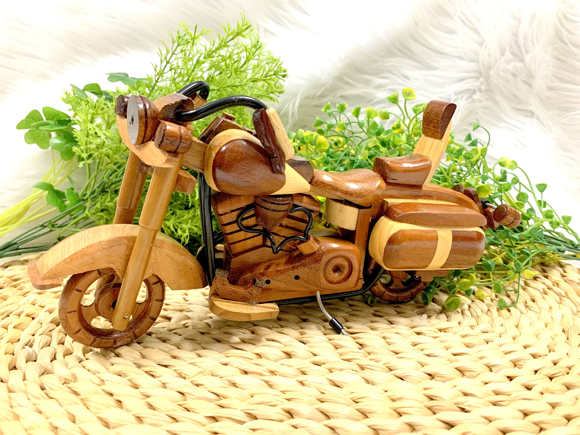 Mô Hình Xe Môtô Harley Davidson bằng Gỗ Gõ