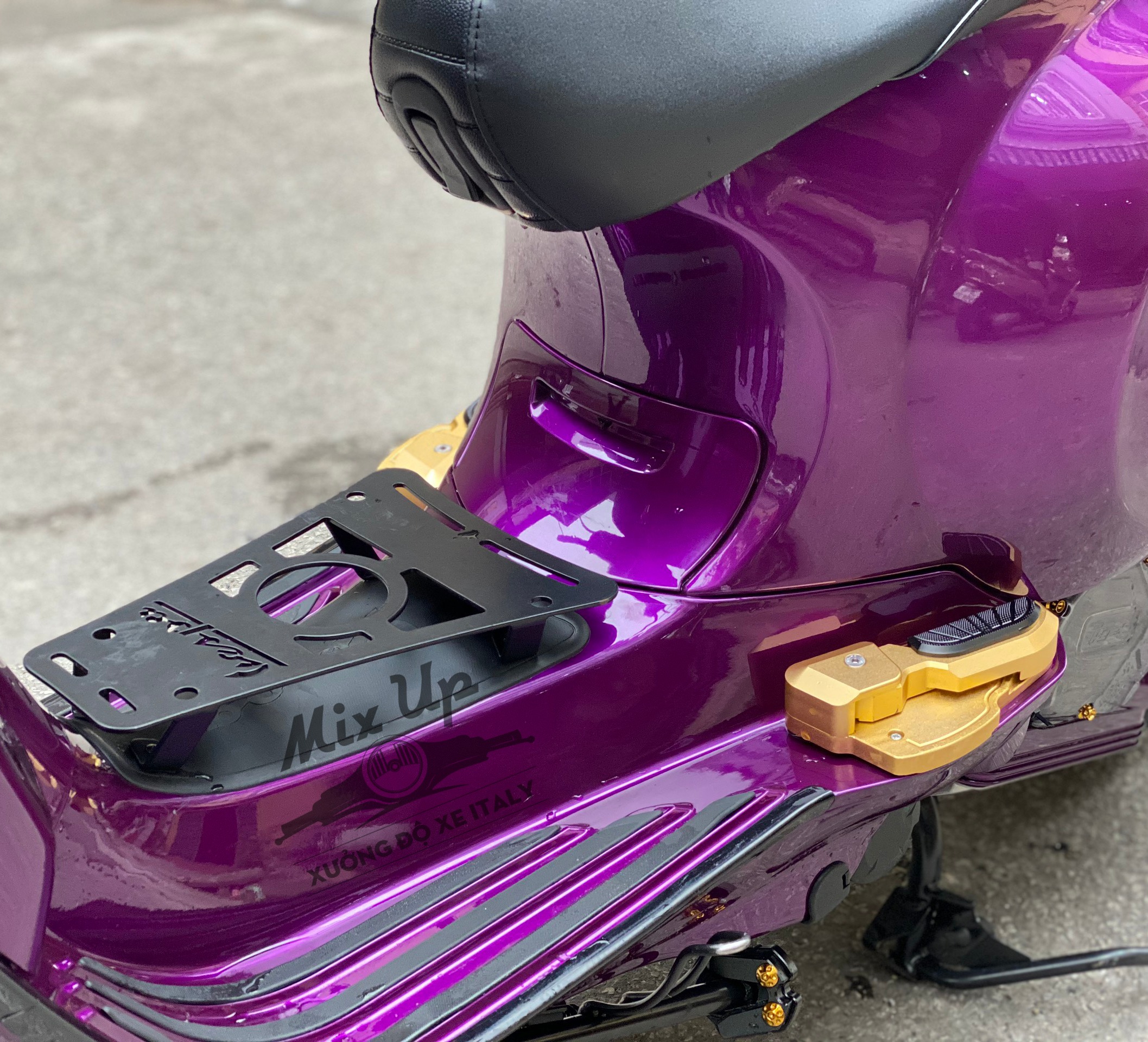 BAGA GIỮA SÀN KIỂU MỚI CHO DÒNG XE VESPA