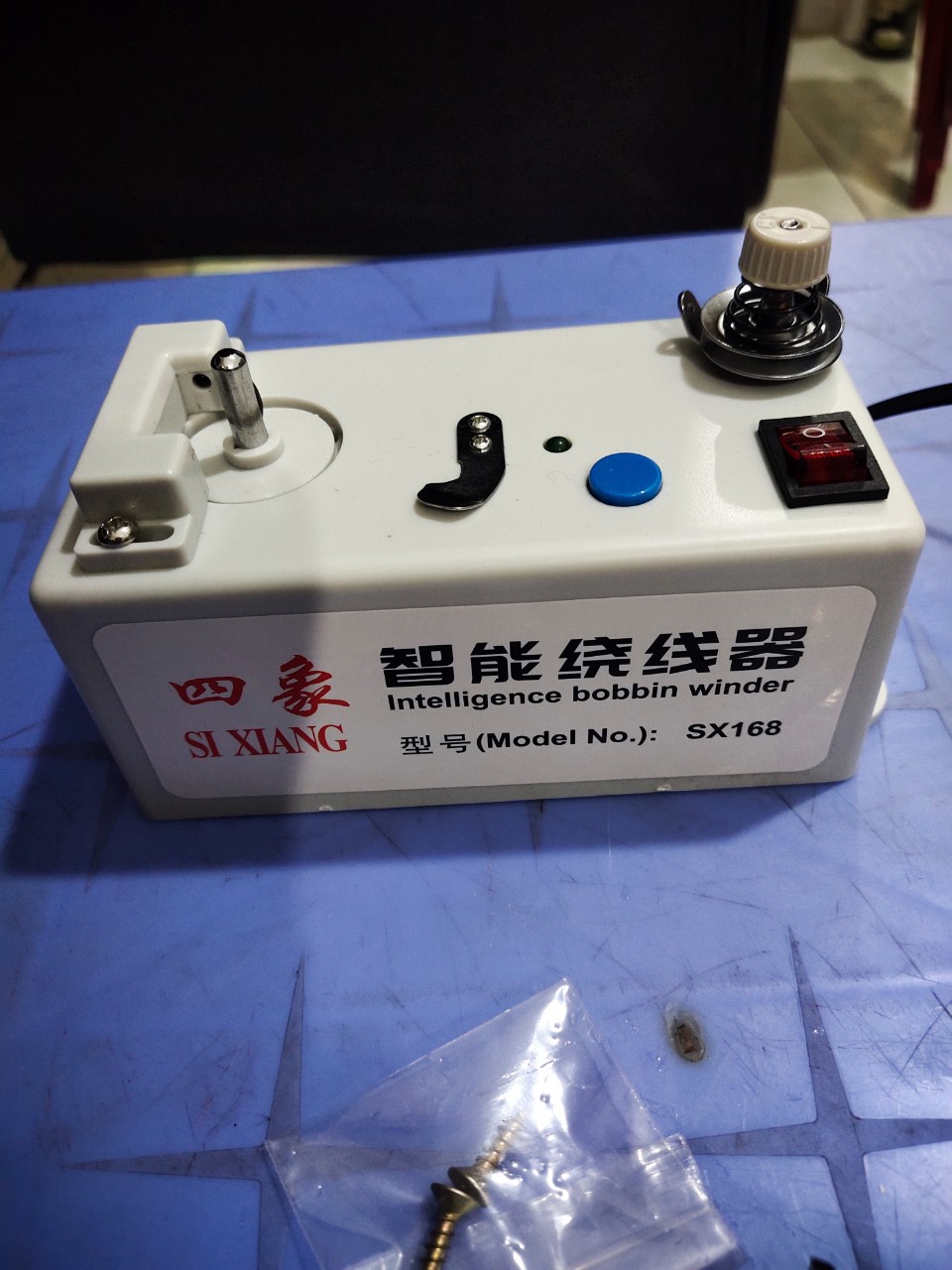 1 bộ máy chuyên quấn suốt chỉ tự động