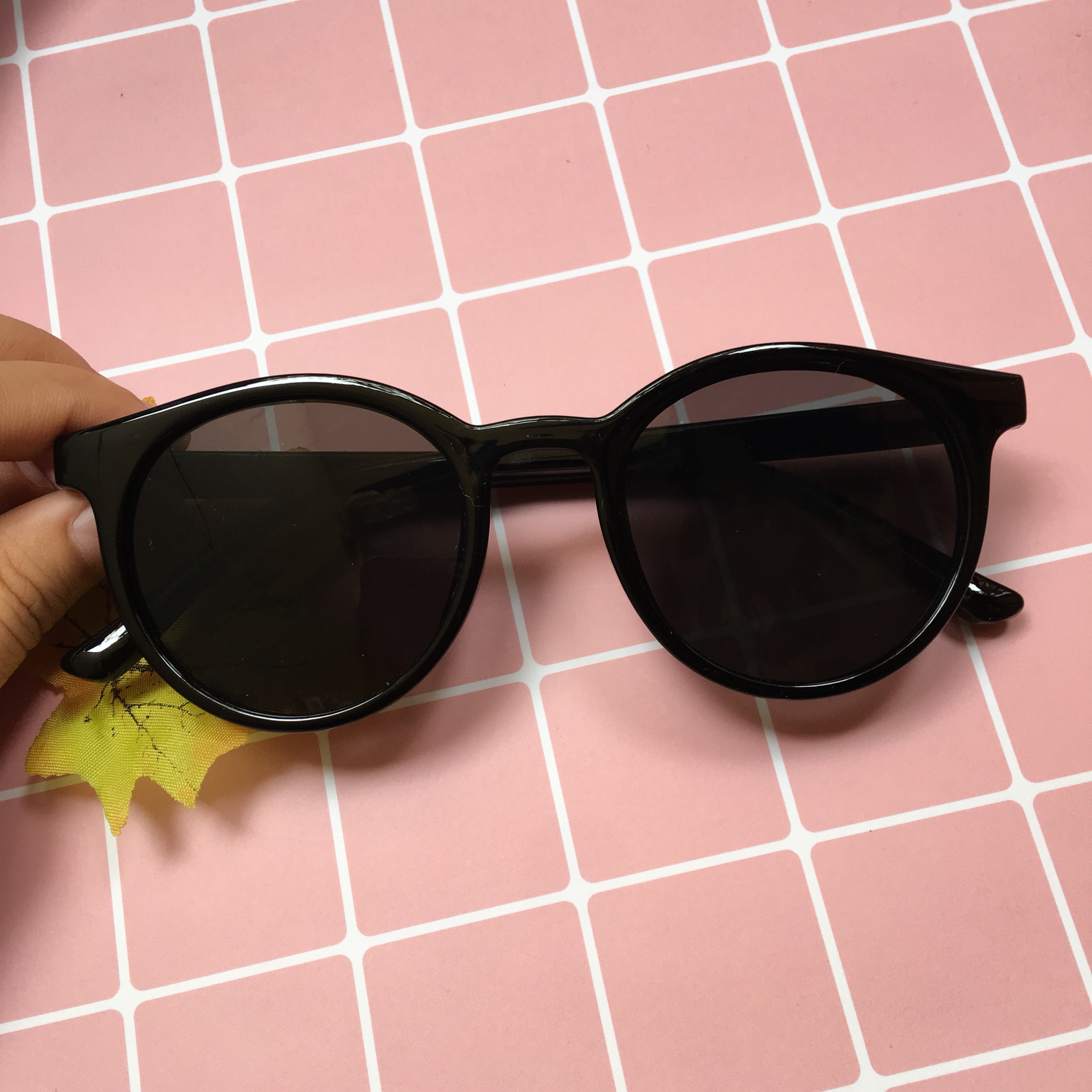 [Ơ kìa, giá sốc] Mua ngay kính chống nắng đi biển cực sành điệu kiểu dáng viền góc cạnh xen vàng MK09-ĐEN-01 + Tặng hộp đựng cao cấp