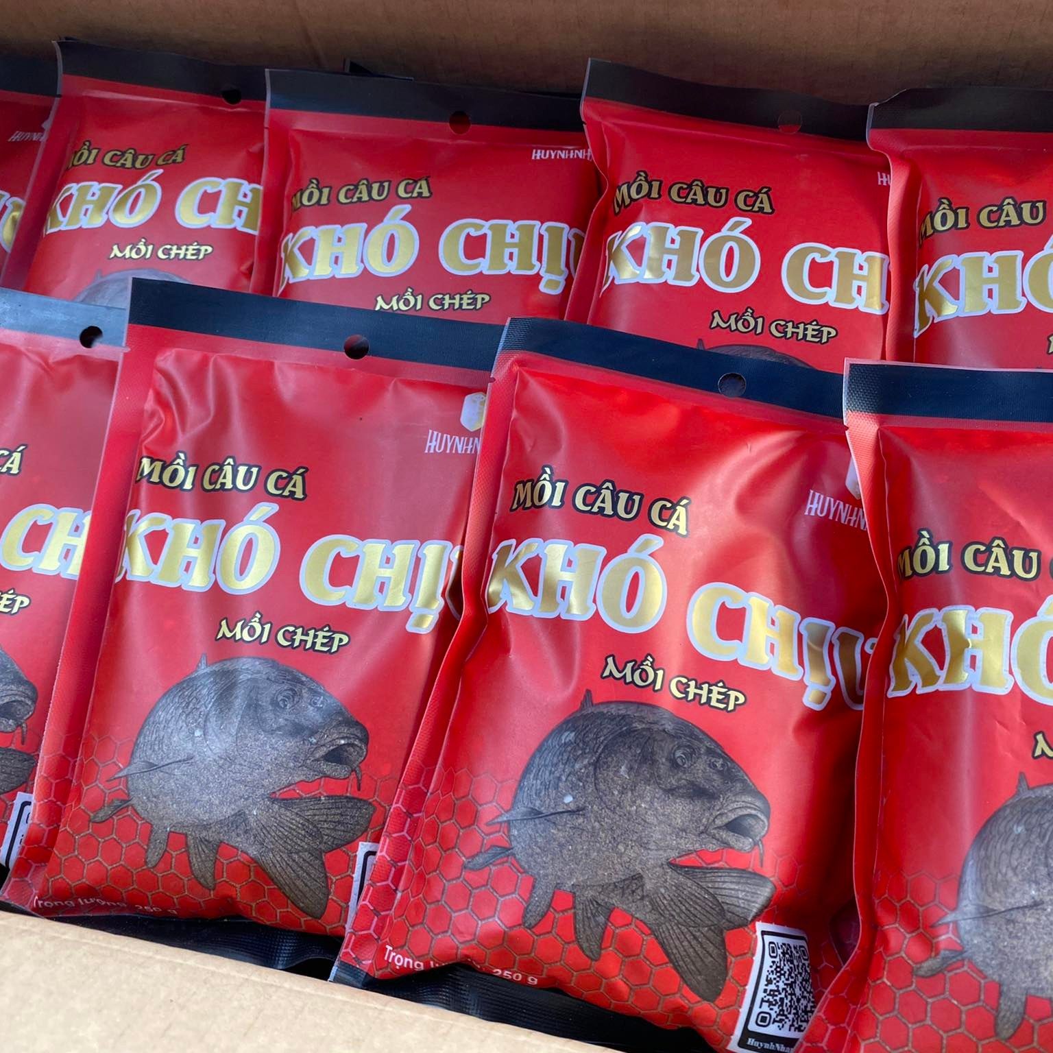 Cám Khó Chịu Đen và Đỏ - Mồi Câu Cá Khó Chịu