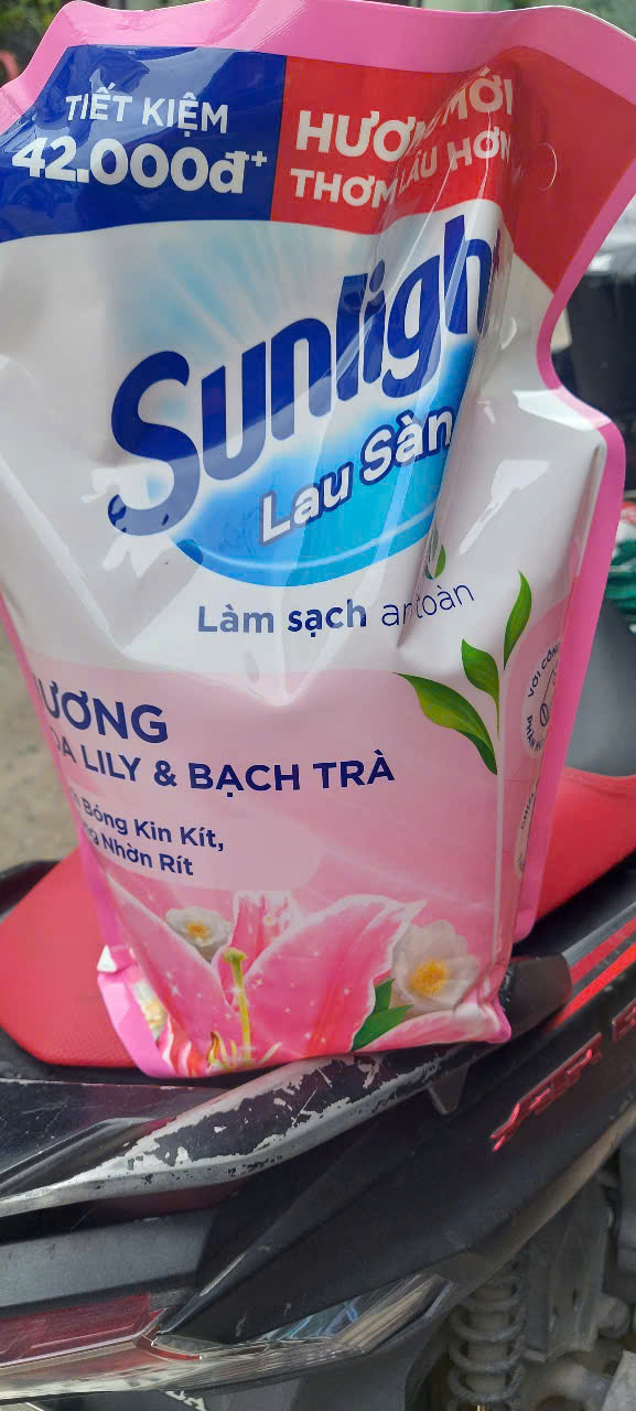 Nước lau sàn Sunlight túi 3.6kg hương lyly và bạch trà ( hương thảo)