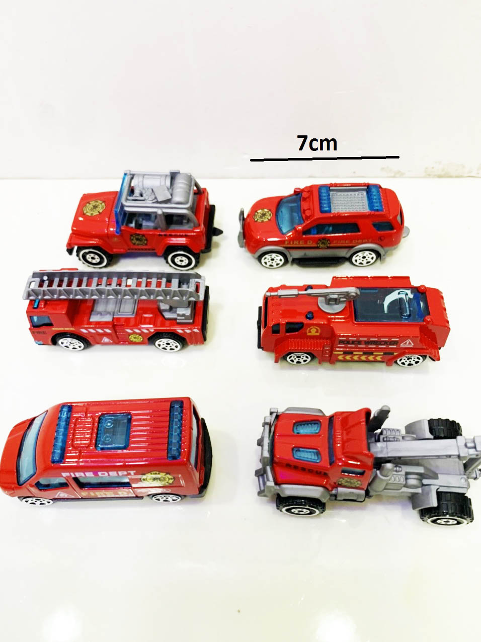 Vỉ xe cứu hỏa chiến đấu bằng sắt 6 chiếc chạy trớn
