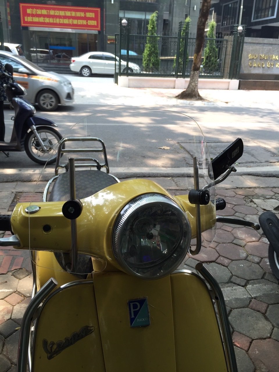 Kính chắn gió xe máy Piaggio Vespa LX