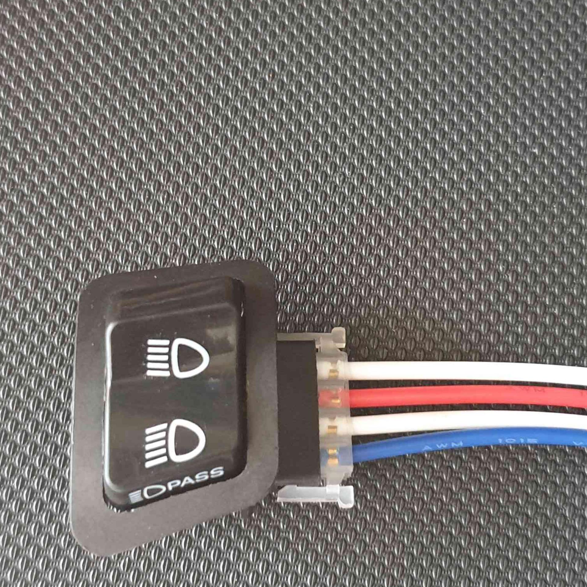 Công tắc pha/cos kèm passing xe máy, kèm giắc 4 dây - Honda (Đen)