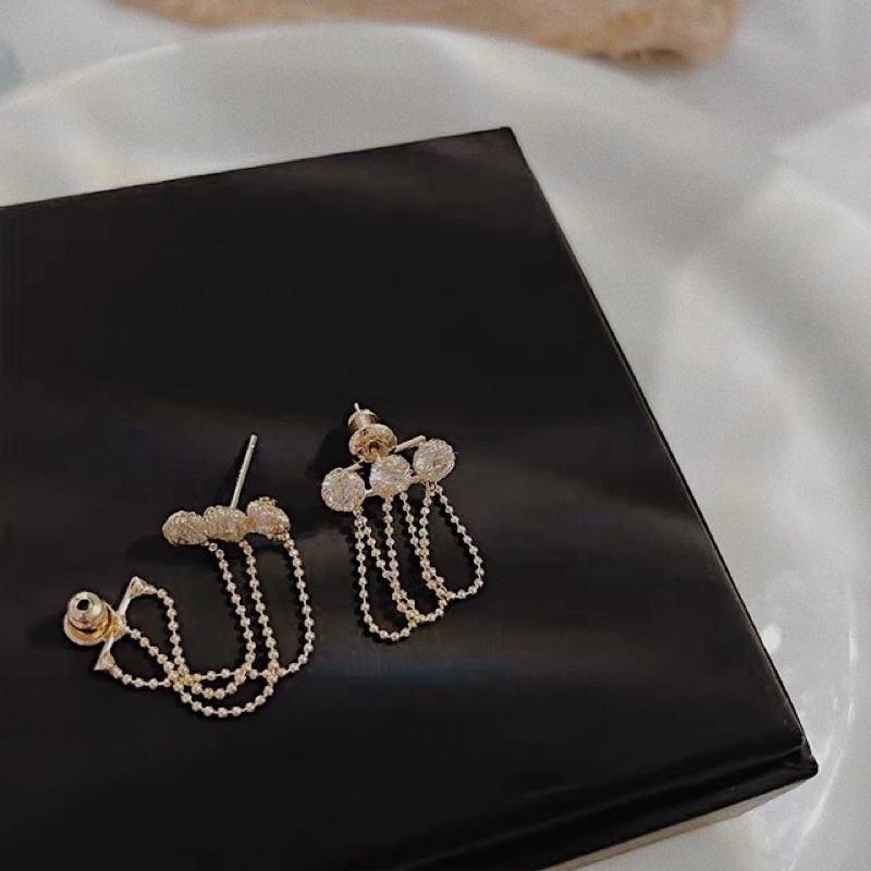 Larosabyh: Bông tai 3 đá trendy thu đông 2021