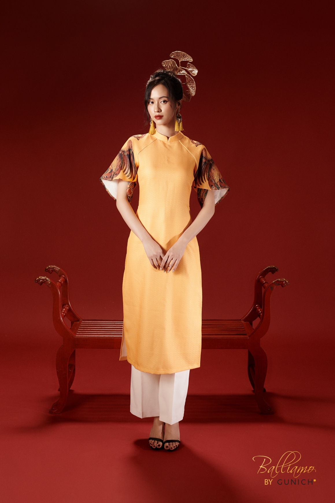 Áo dài cách tân tay phối họa tiết màu vàng vải cotton Gunich