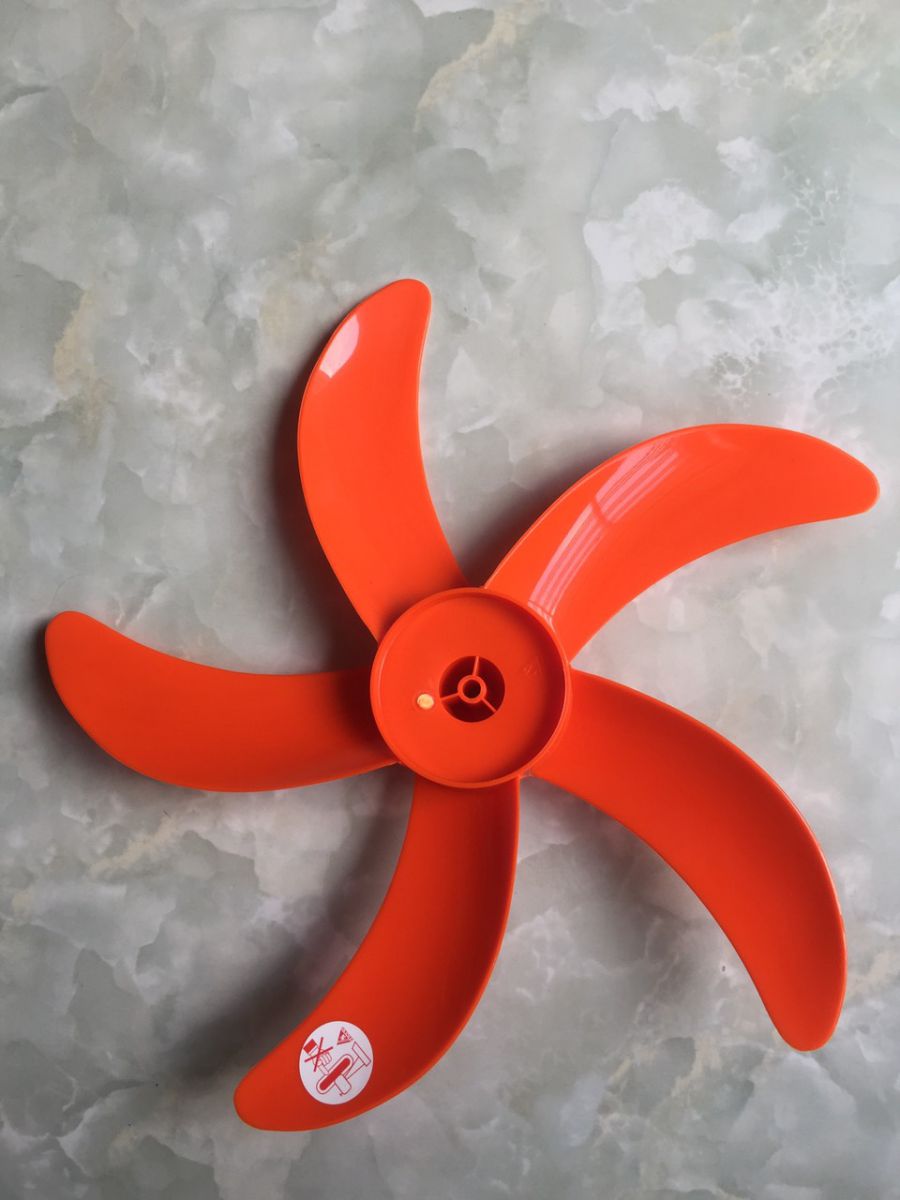 Cánh quạt senko cánh có 5 cánh lớn màu cam.