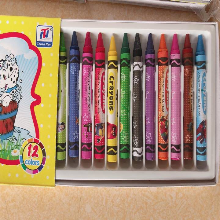 Sáp 12 màu chó đốm 1 hộp