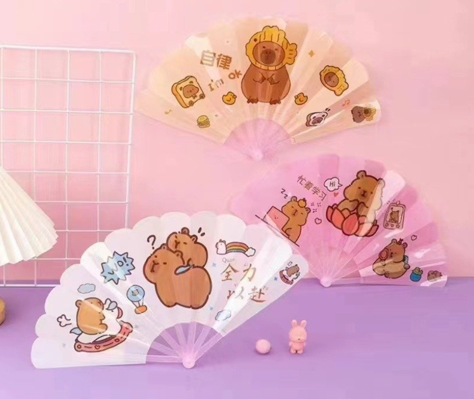 Quạt xòe hình capy bara cute