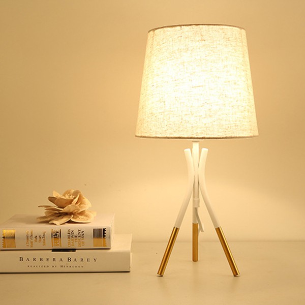 Đèn ngủ để bàn MONSKY CAMILE 3 chân phong cách hiện đại- kèm bóng Led chuyên dụng.