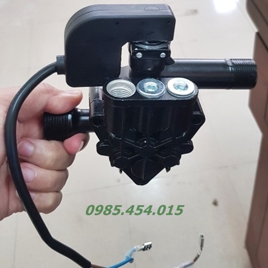 Bưởng tam giác 3 ốc cho đầu nén máy rửa xe