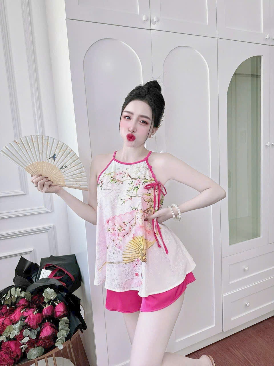 [Hàng mới về] Set đồ ngủ nữ Áo Cổ Yếm In 5D Quần Đùi Vải Phi Lụa mềm không nhăn Freesize 40-60kg