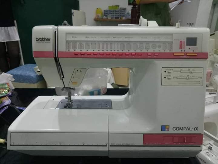 Máy May Gia Đình Brother Vừa May Vừa Thêu