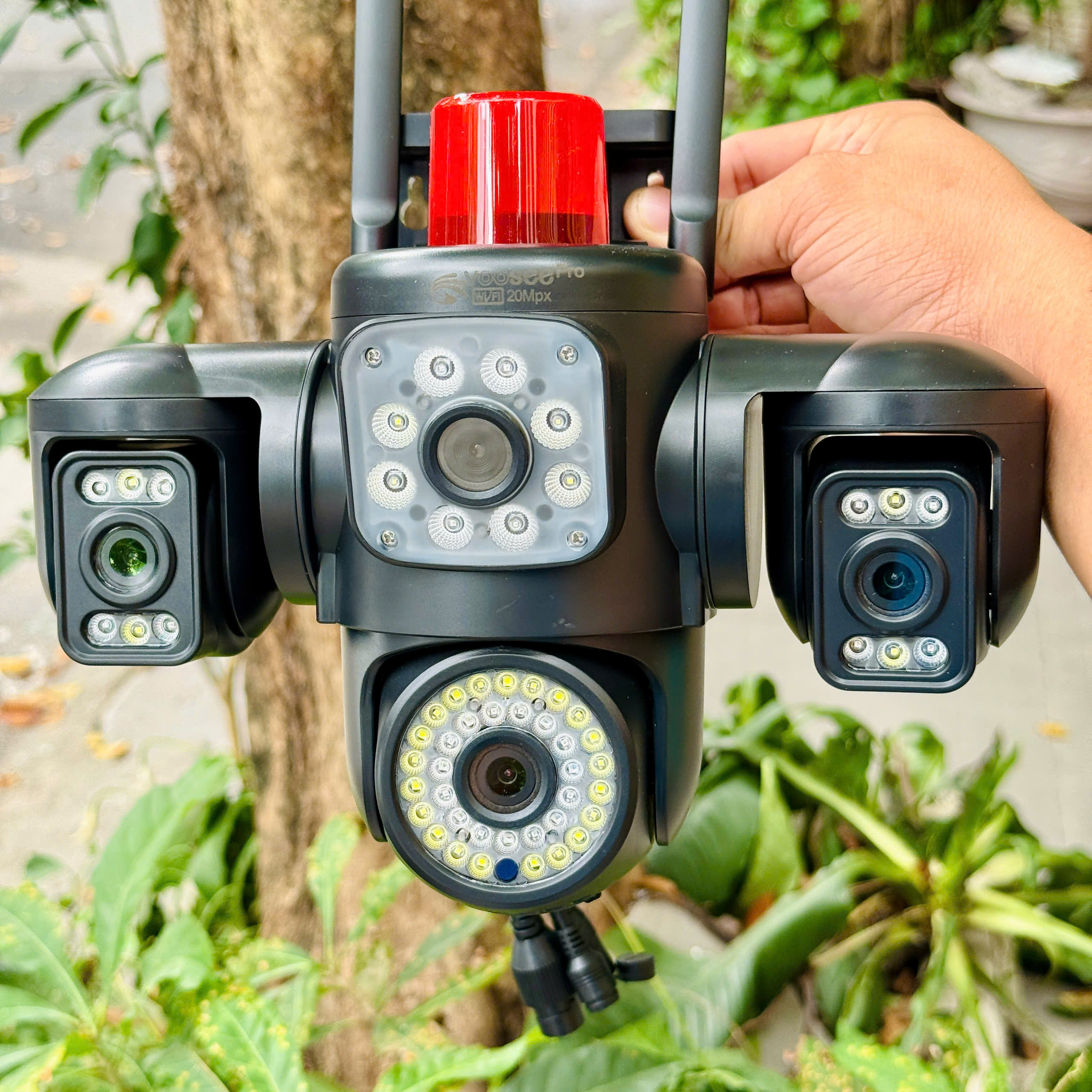 Camera YOOSEE Ngoài Trời 4 mắt 18Mpx (Xoay Được 3 Mắt) 3 Màn Hình,Tích Hợp 46 LED Đàm Thoại,Báo Động