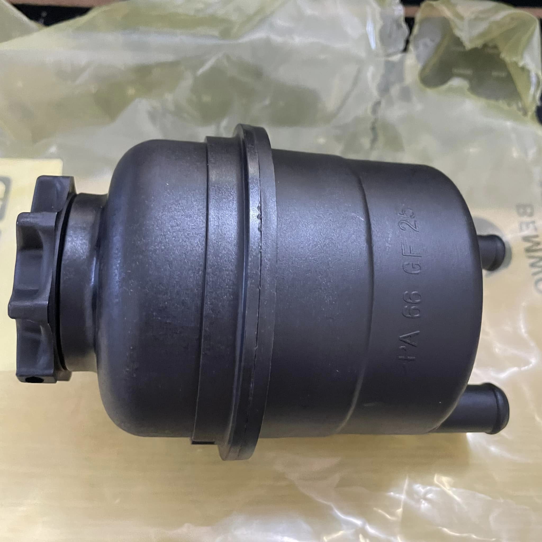 Bình dầu trợ lực lái dành cho xe bmw e36 e46 e34 e39 e90 e60 318i 325i 320i 525i 528i 530i - mã phụ tùng 32416851217 32411097164 32410141426 - hàng bemwq