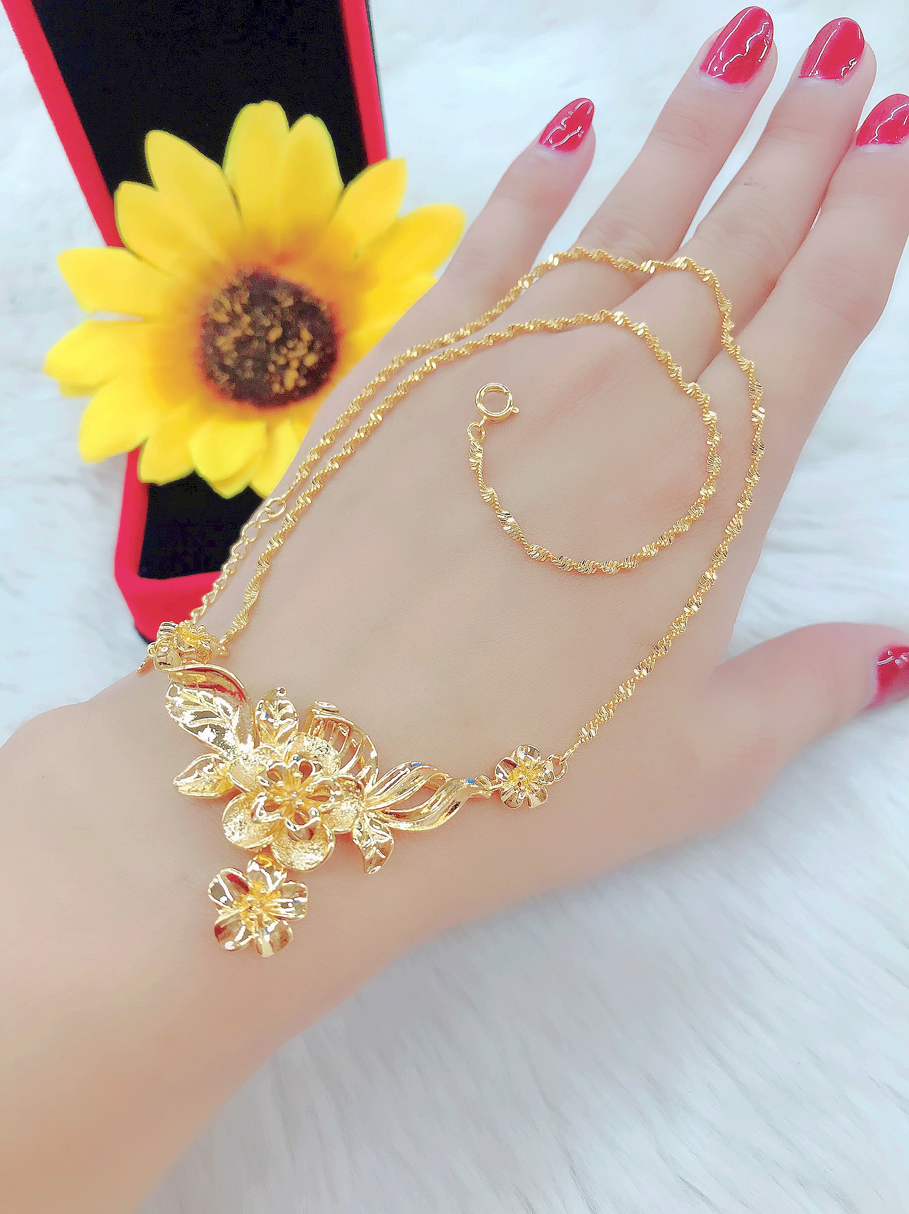 Kiềng & Mặt Hoa Sen GiVi-Shop D170581- Kết hợp phối đồ cực phong cách - kiềng cổ vàng cưới, kiềng cổ dẻo, kiềng cổ đẹp , kiềng cổ đơn giản, kiềng bạc đeo cổ, kiềng cổ giá rẻ, kiềng cổ vàng , kiềng cổ mạ vàng