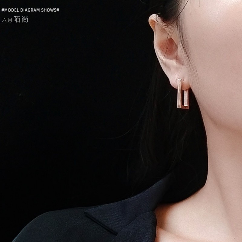 Bông Tai Nữ Hình Chữ Nhật Phong Cách Cá Tính Titan Ko Đen TT 2966