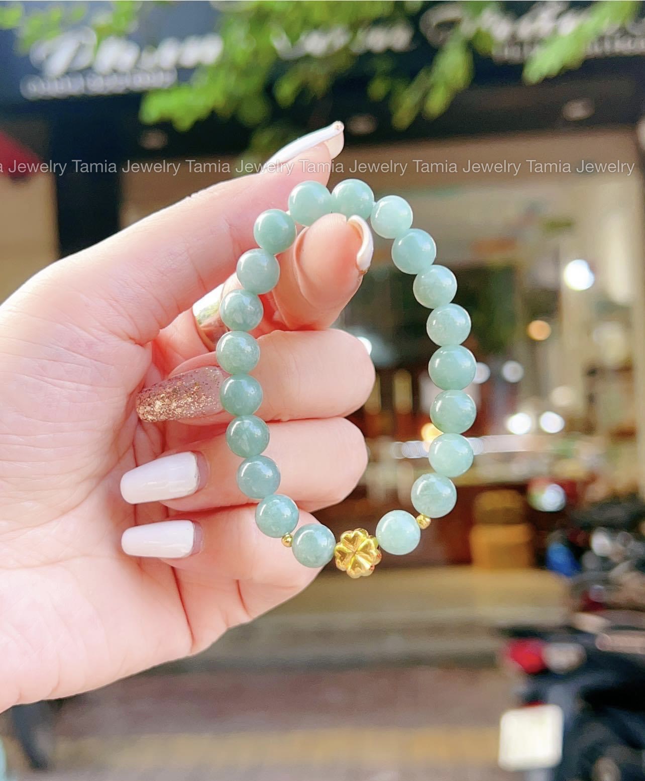 Vòng đá ngọc mix charm cỏ 4 lá và bi vàng 10k