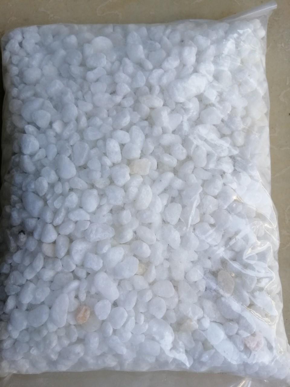Sỏi trắng viên nhỏ  (0.5-1cm) trang trí bể cá, chậu cây 1 kg