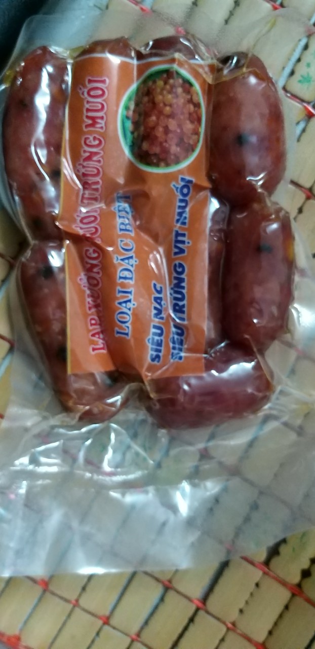 Lạp xưởng trứng muối và lạp xưởng thịt không chất bảo quản