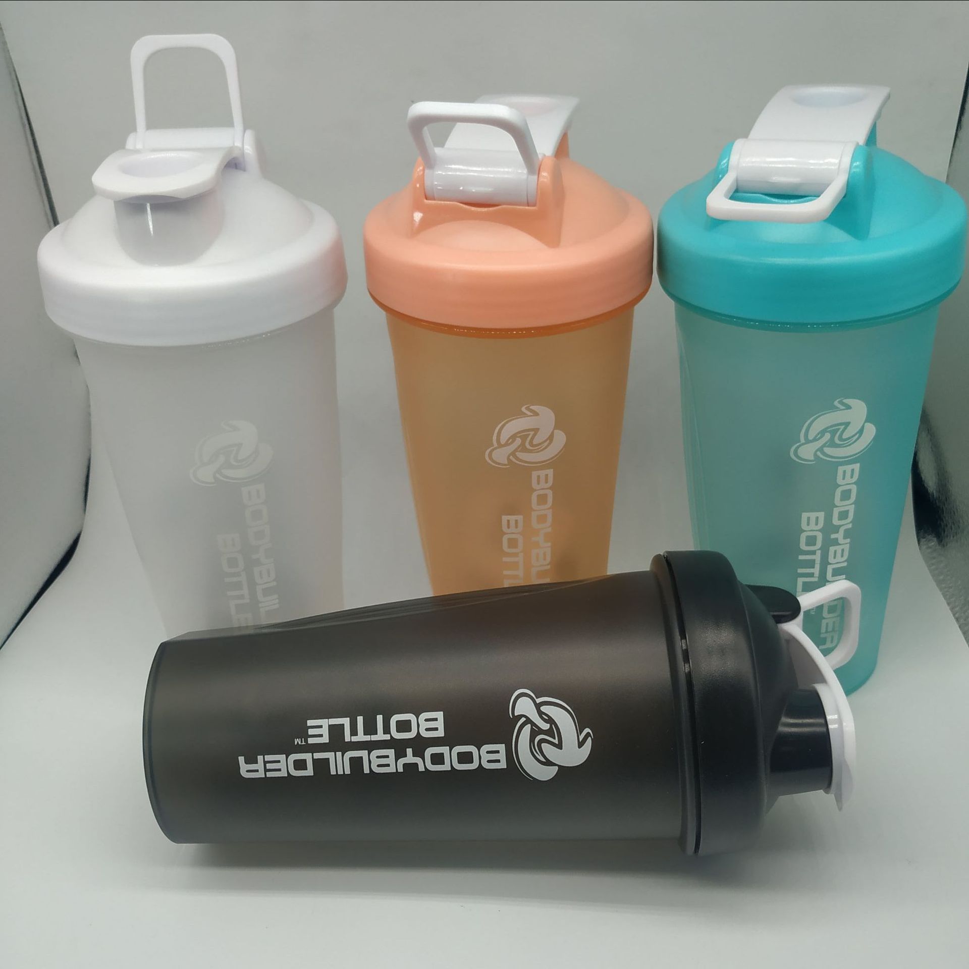 Bình Nước Thể Thao Tập Gym BODY BUILDER 600ML