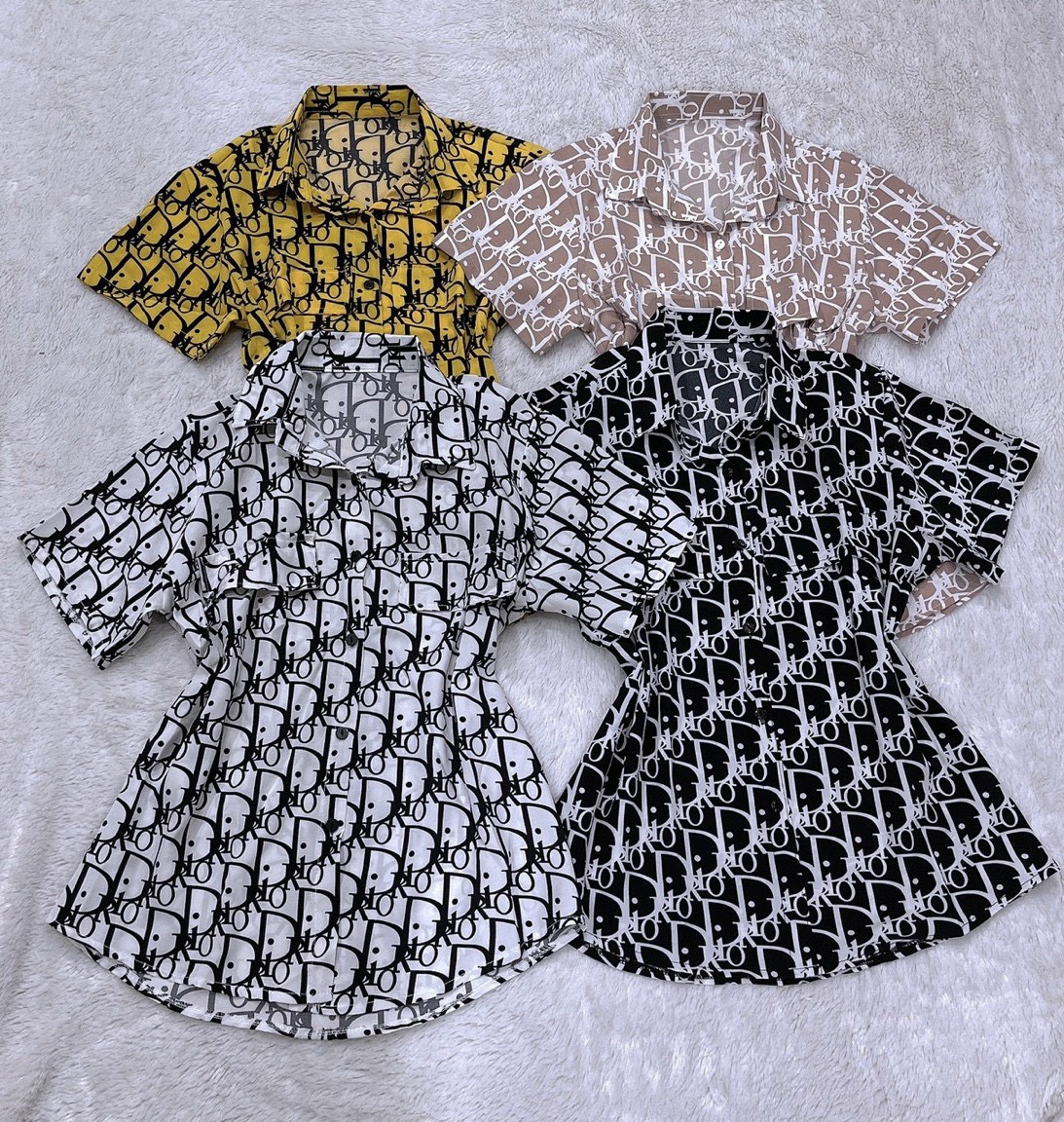 Áo sơ mi tay ngắn in chữ hiệu toàn áo cực xinh , chất kate lụa mềm mịn