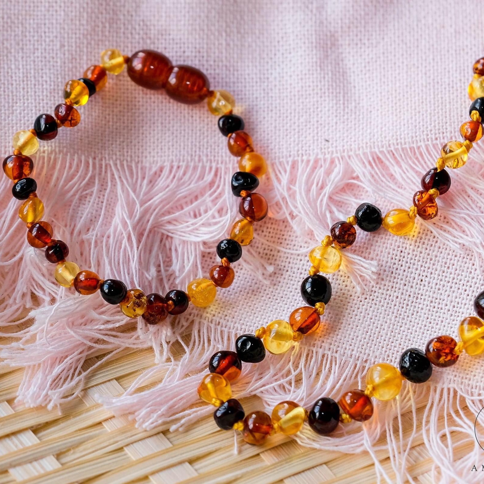Set vòng hổ phách tự nhiên cho bé