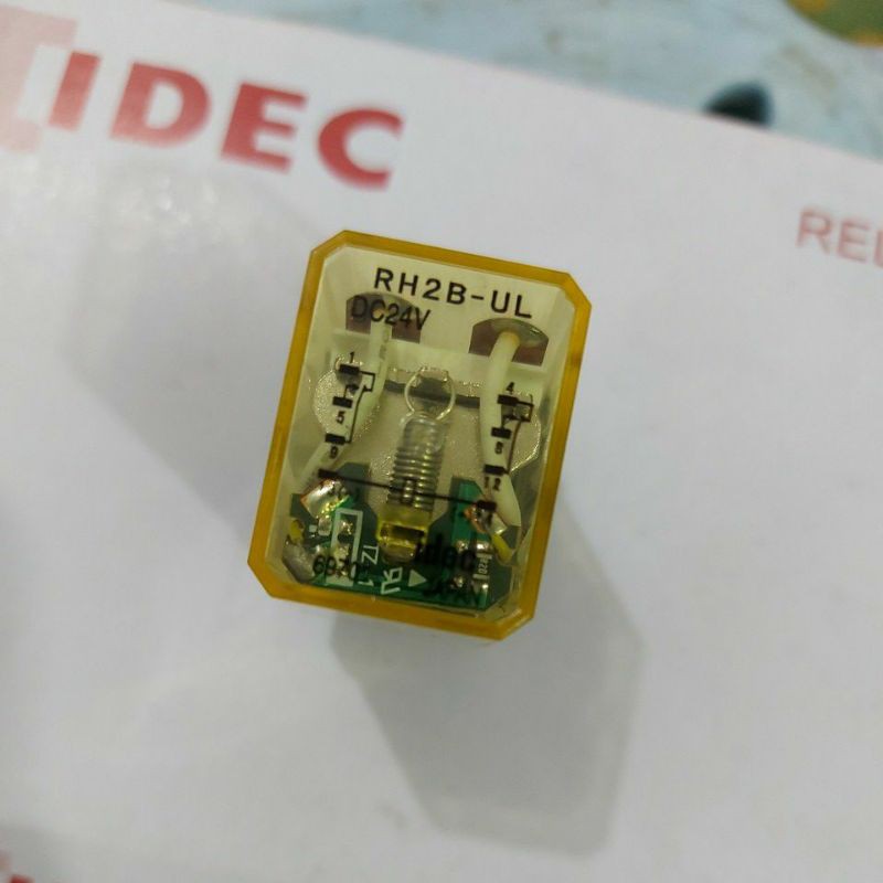 Rơ le trung gian idec 8 chân to rh2b-ul 12v 24v 220v