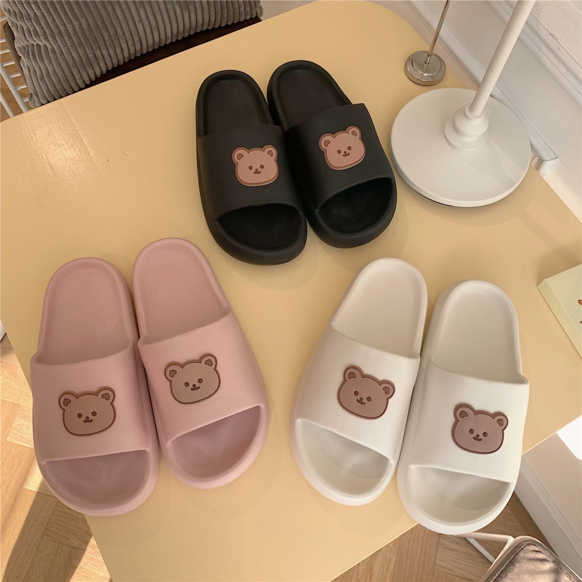 Dép nữ, dép quai ngang nữ bánh mì trơn hình gấu cực cute. Chất liệu cao su non siêu mềm, êm chân, không trơn trượt