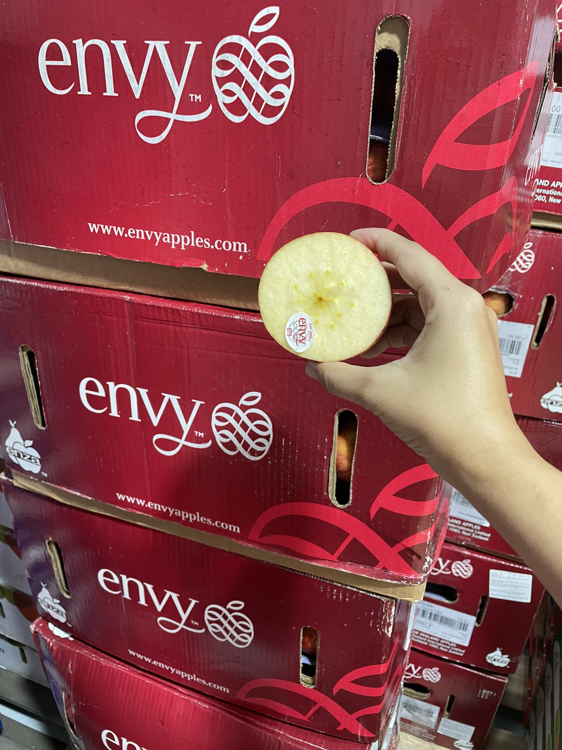[ JENNY FRUIT ] [ HỎA TỐC HCM ] Táo envy dòn ngọt hộp 3 trái /950gr