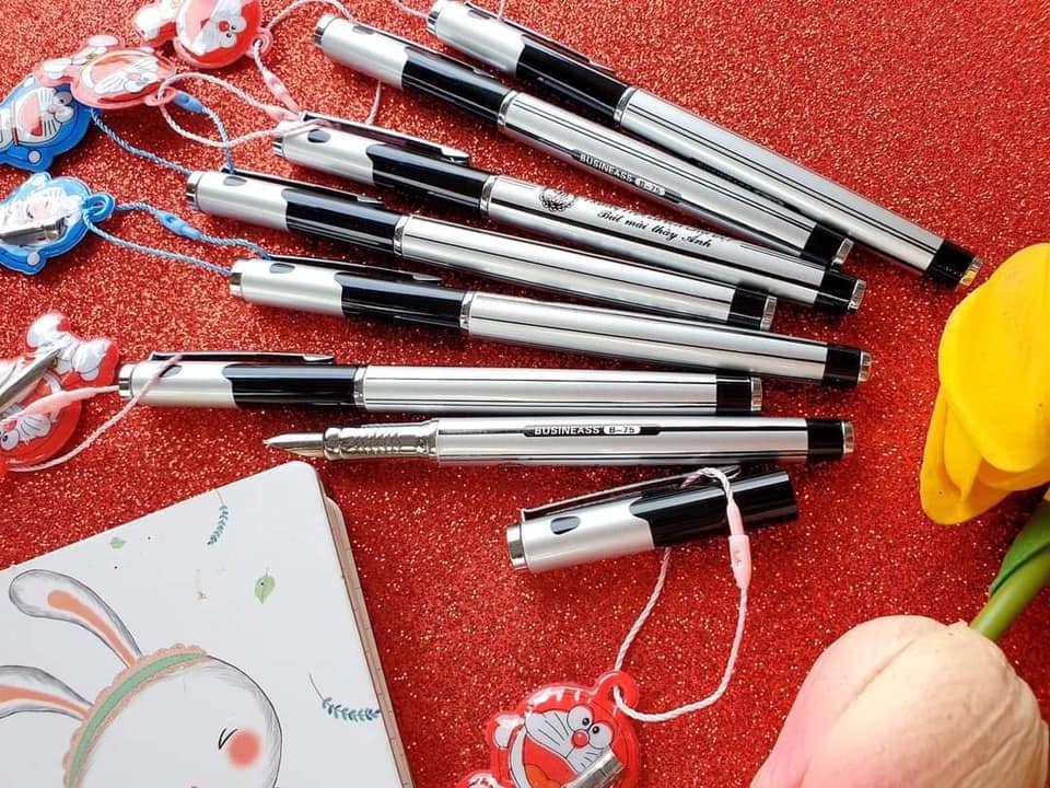 (Bút mài Thầy Ánh viết siêu đẹp) Bút Mài B75 - Nét Thanh Đậm - Gọn Nhẹ Bút Mực Cho Bé Cấp 1