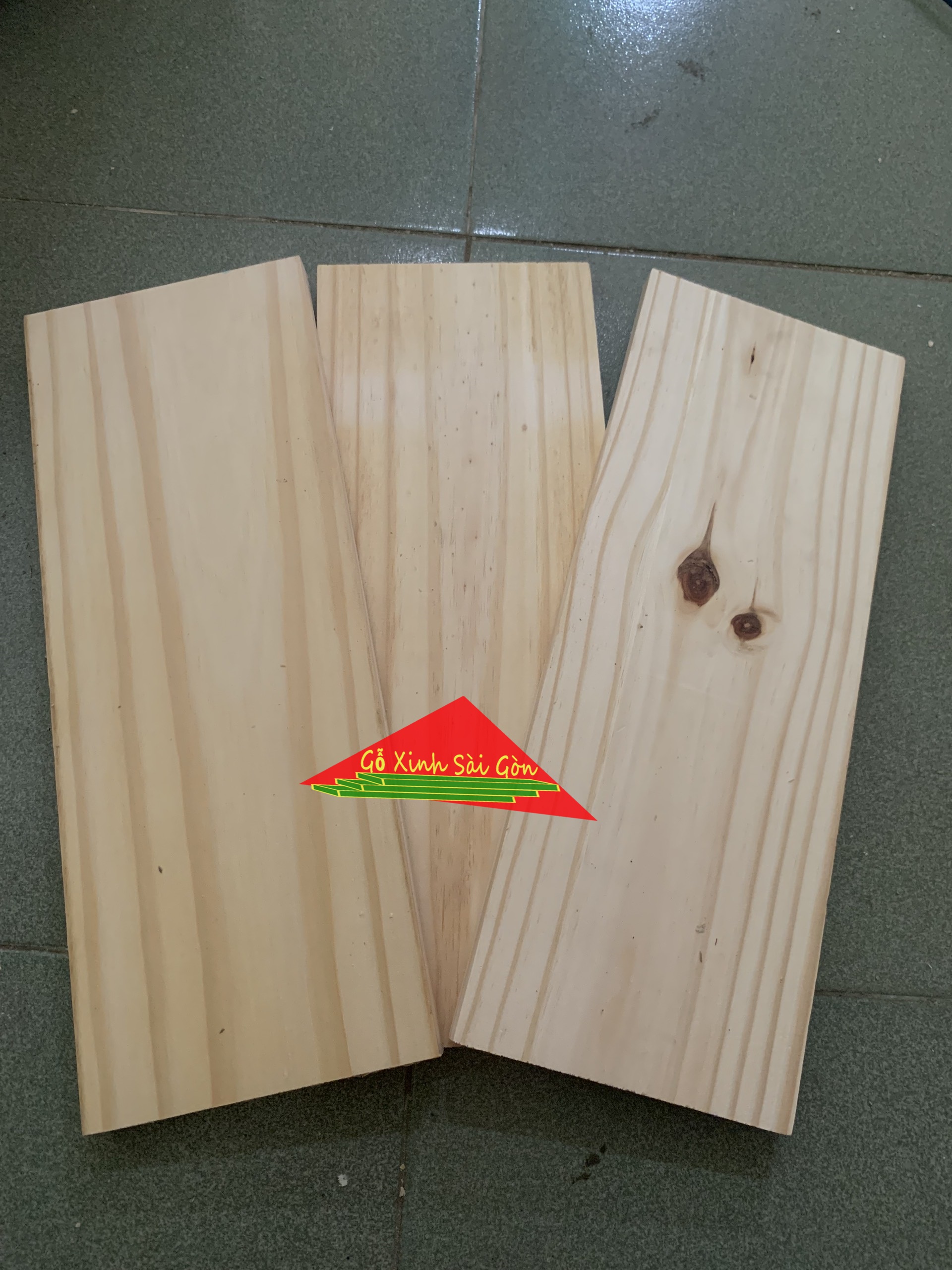 Combo 3 tấm gỗ thông rộng 15cm,dài 50cm,dày 2cm được bào láng 4 mặt thích hợp làm kệ, trang trí,đóng vật dụng.