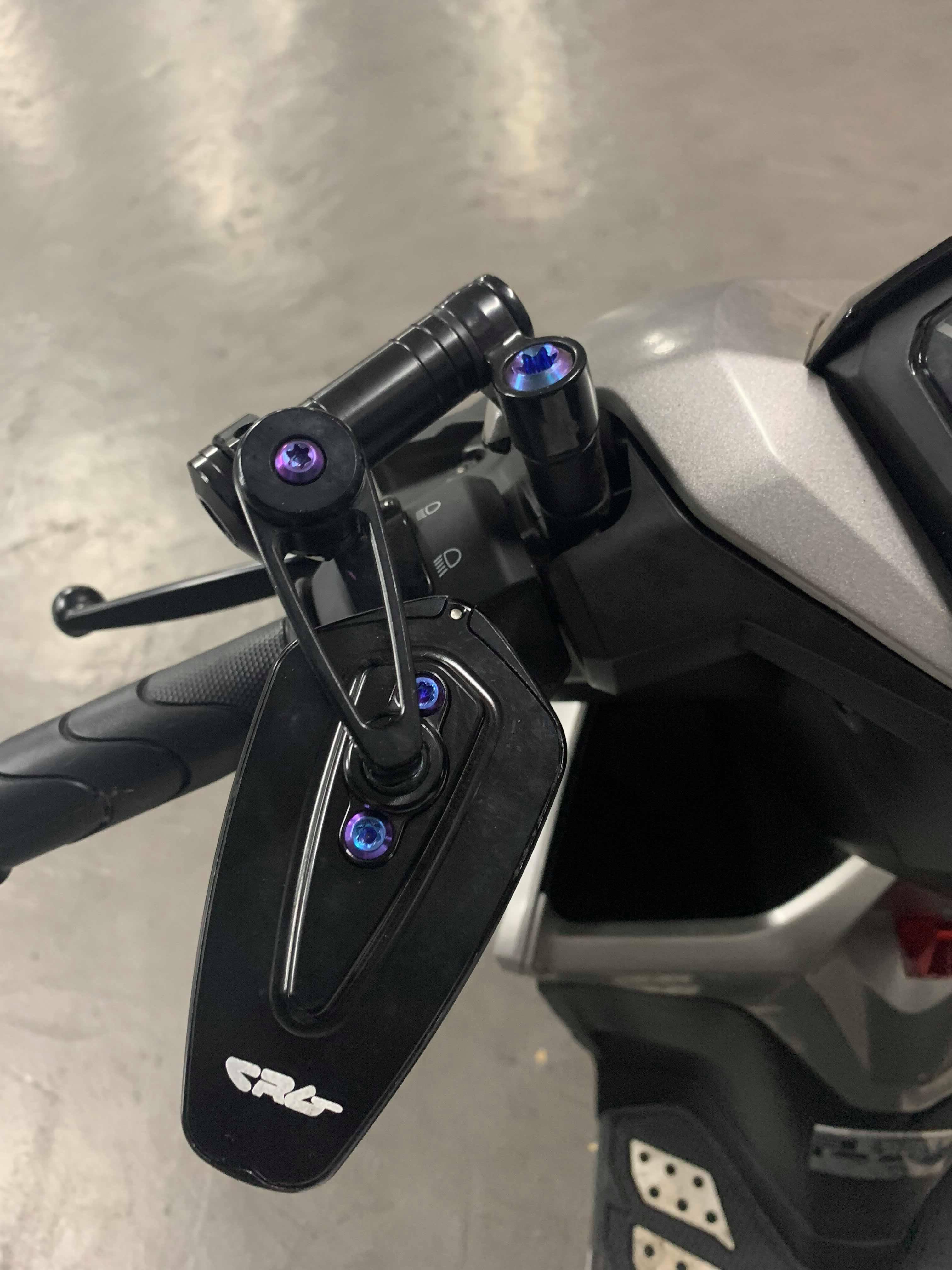 Trọn bộ gương CRG Loại Tốt nguyên khối Cnc và full ốc titan GR5 ( ron xoay đầy đủ ) lên xe cực sang và đẹp