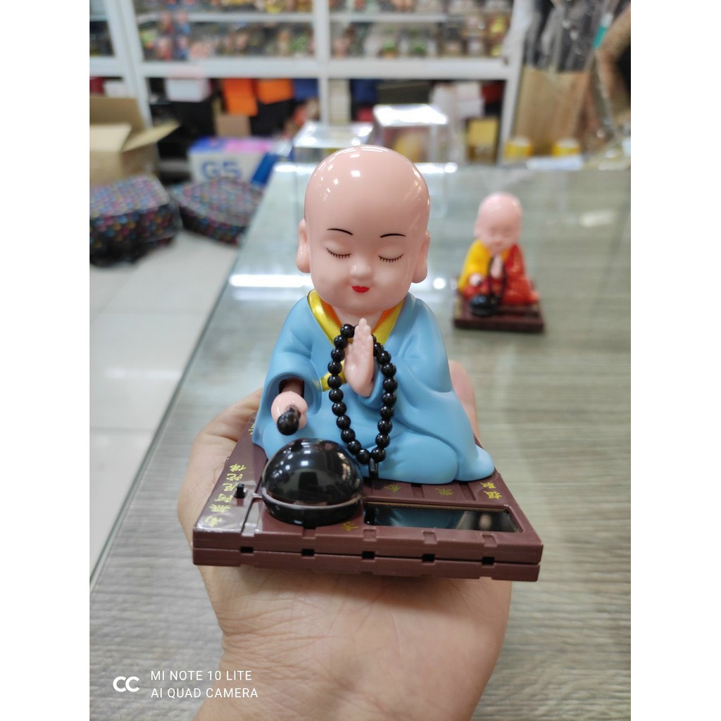 Tượng may mắn Thầy Chùa Gõ Mỏ Tụng Kinh trang trí xe hơi, phong thủy, bàn làm việc