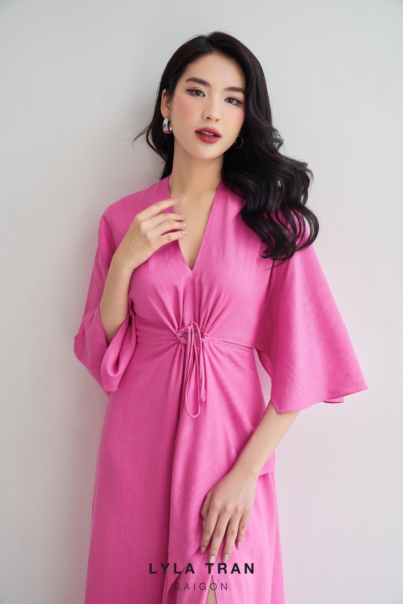 Đầm linen cổ v