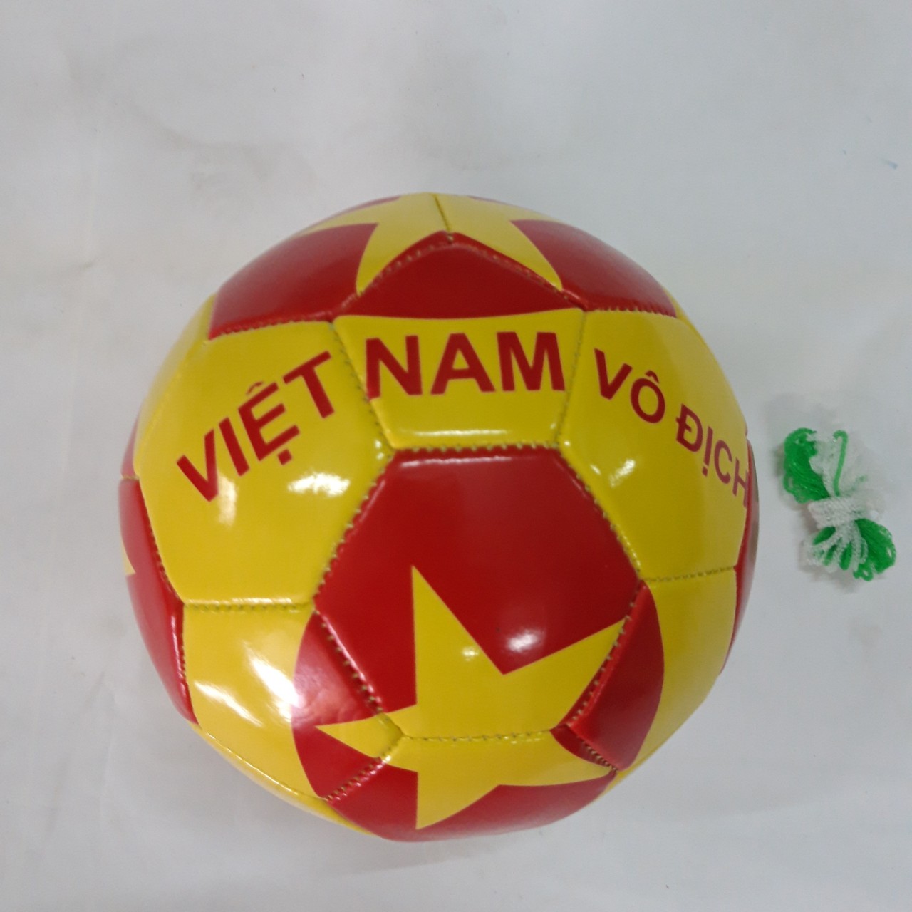 quả bóng đá số 2 siêu phẩm cờ đỏ sao vàng(tặng kèm kim túi lưới)