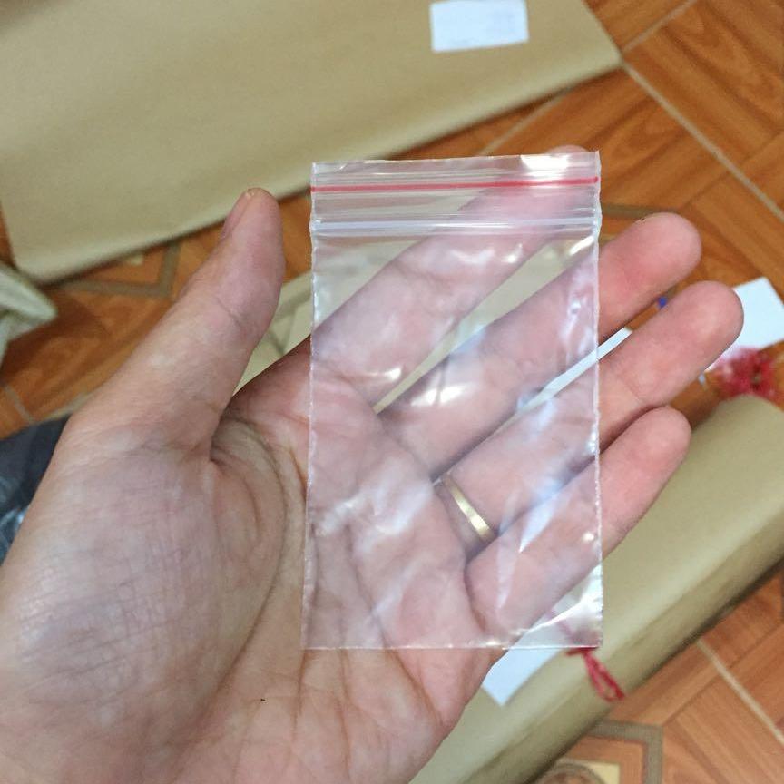 1kg túi zipper chỉ đỏ size 4 x 8 cm