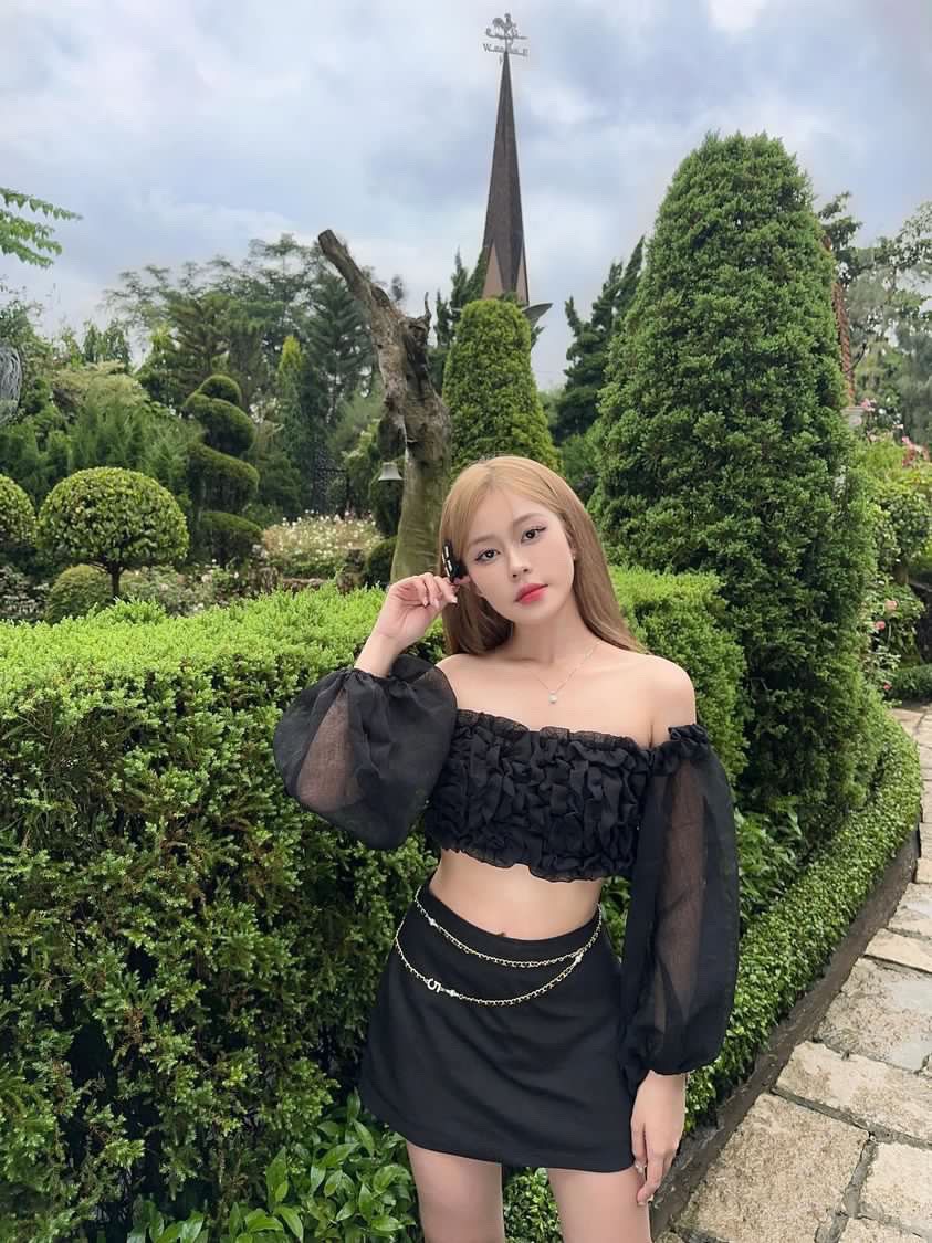 Áo croptop voan tay phồng trễ vai - lily dress - goût de jun