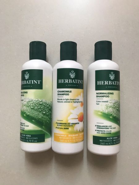 DẦU GỘI THẢO DƯỢC THIÊN NHIÊN HERBATINT CHIẾT XUẤT NHA ĐAM 260ML