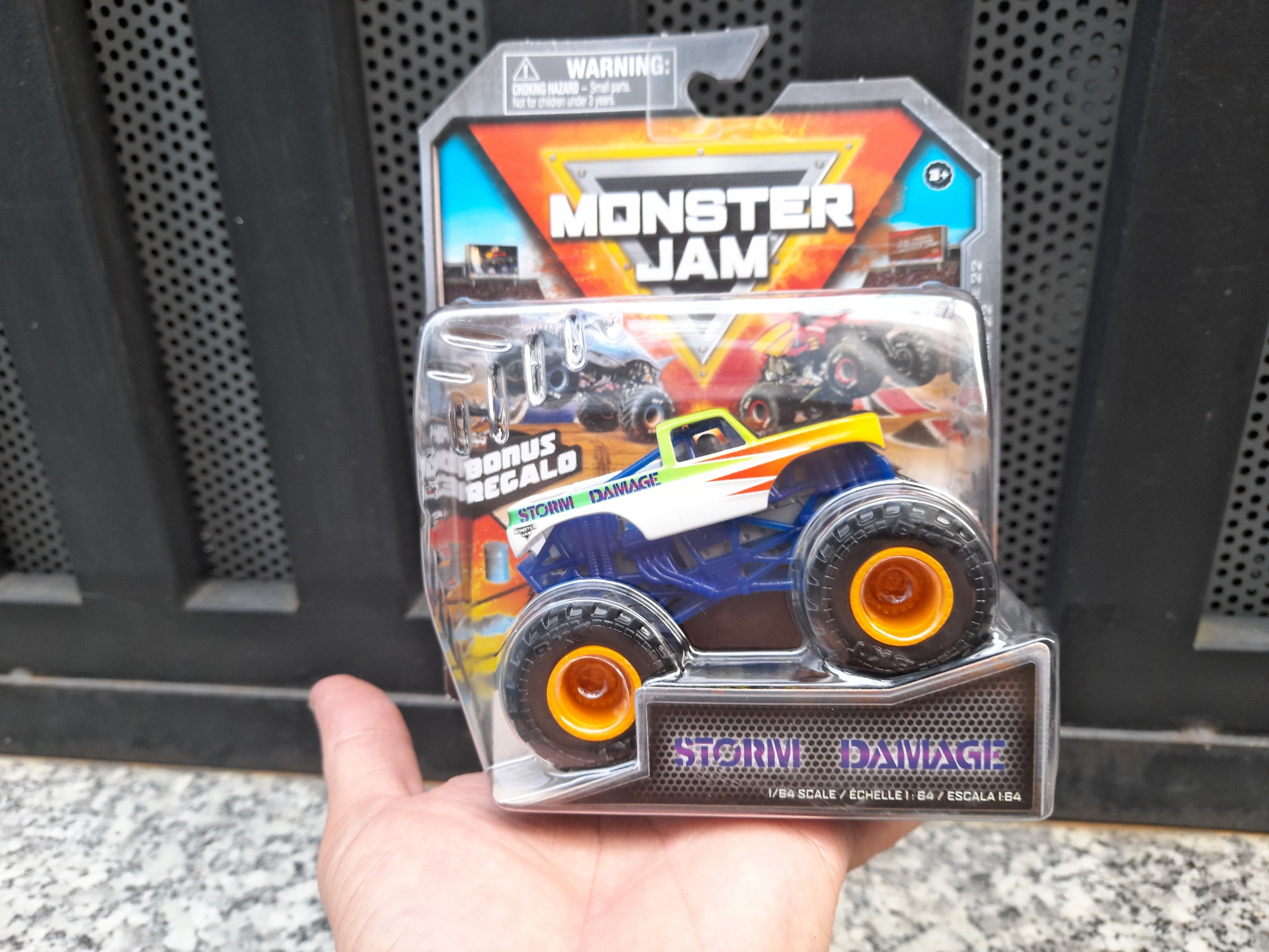 Mô hình xe tải Monster Jam hàng Spin Master Canada, Xe còn nguyên hộp mới rất đẹp giá rẻ cho bé.