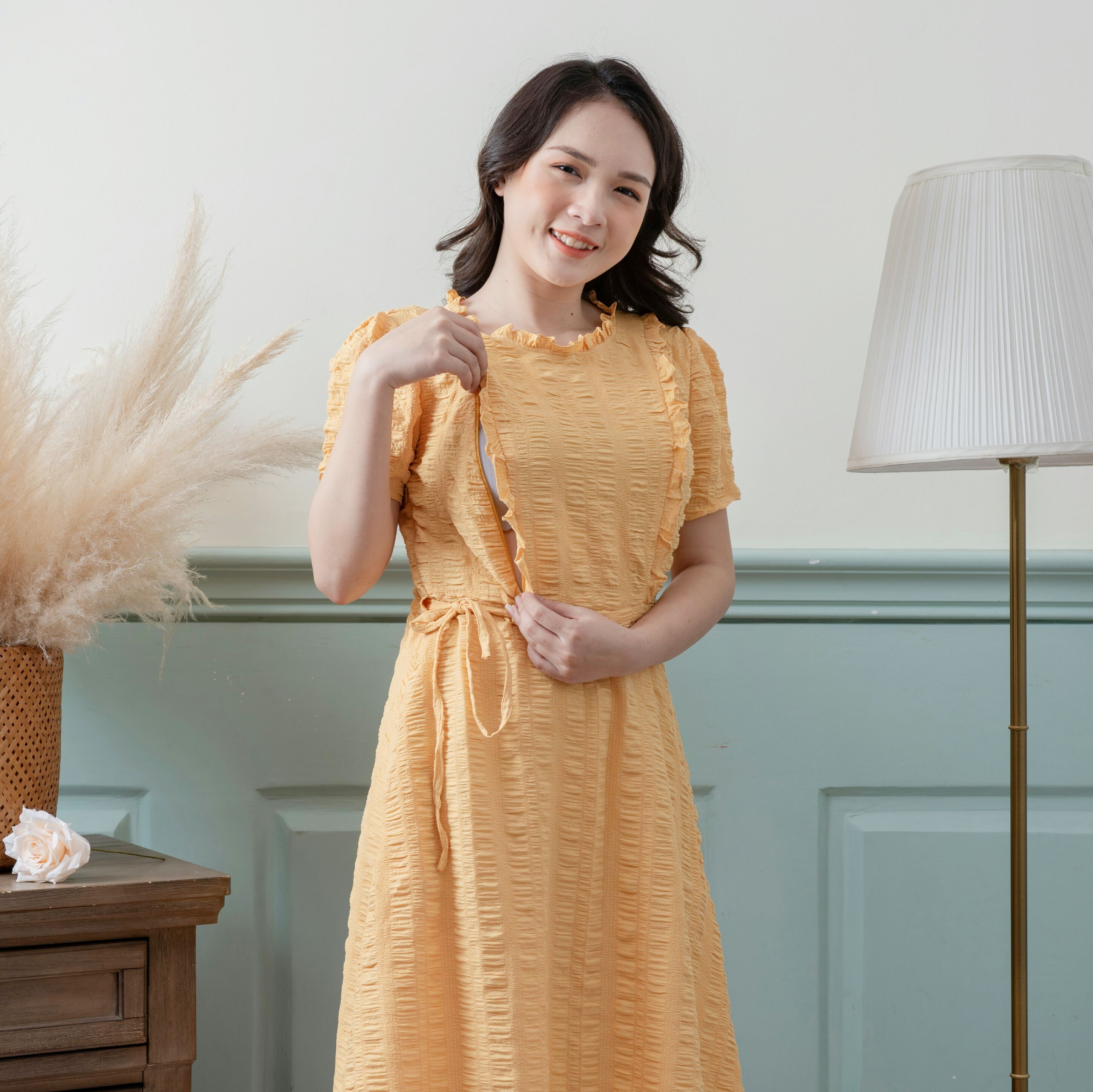 Váy bầu và sau sinh cho con bú Molys M2210 bèo ngực vải đũi nhăn, sản phẩm có mẫu mã đa đạng, chất liệu vải tốt, mang lại cảm giác thoải mái cho người sử dụng