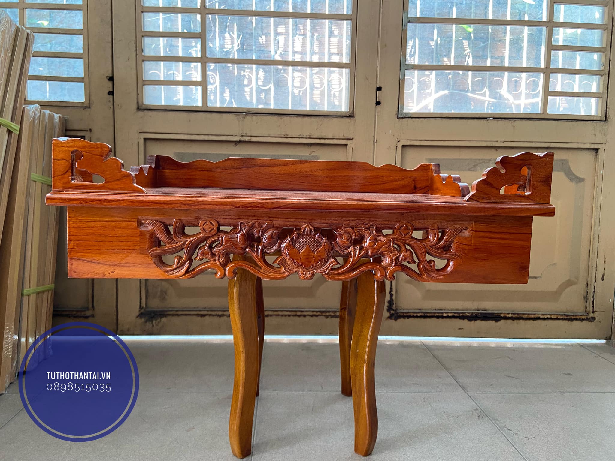 Bàn thờ treo tường Hoa Sen ngang 60cm kèm ke gỗ